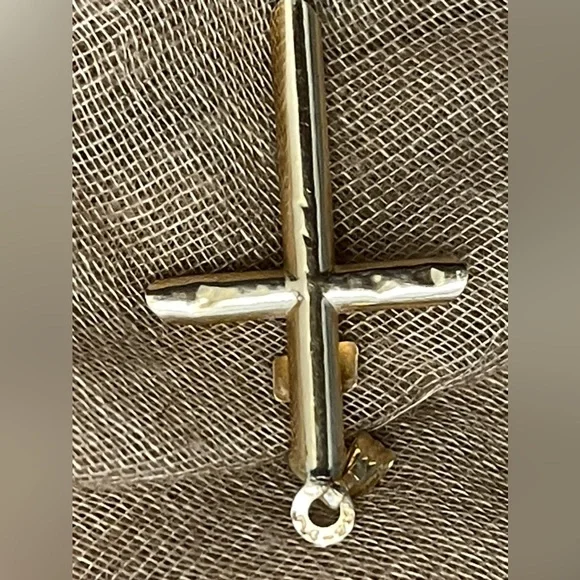 Vintage 14k Gold Cross - Picture 4 of 6
